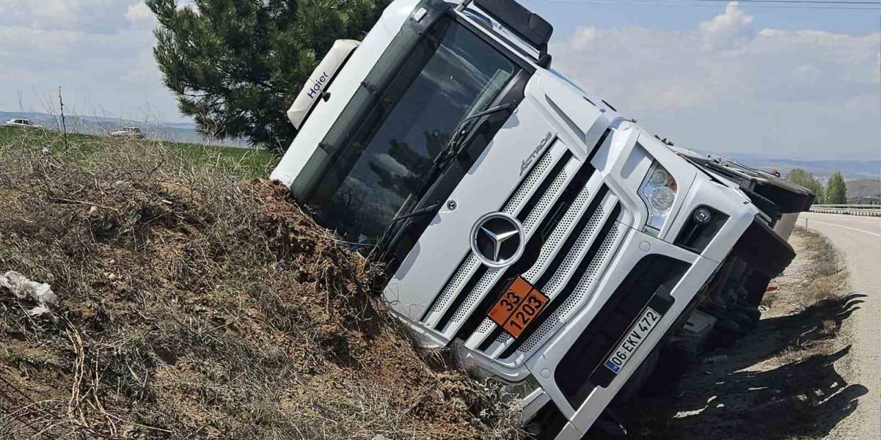 Kırıkkale’de Akaryakıt Yüklü Tanker Şarampole Devrildi