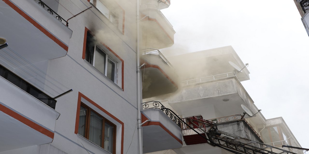 Arhavi'de evde çıkan yangın söndürüldü
