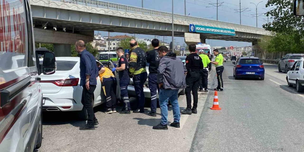 5 Aracın Karıştığı Zincirleme Trafik Kazasında 3 Kişi Yaralandı