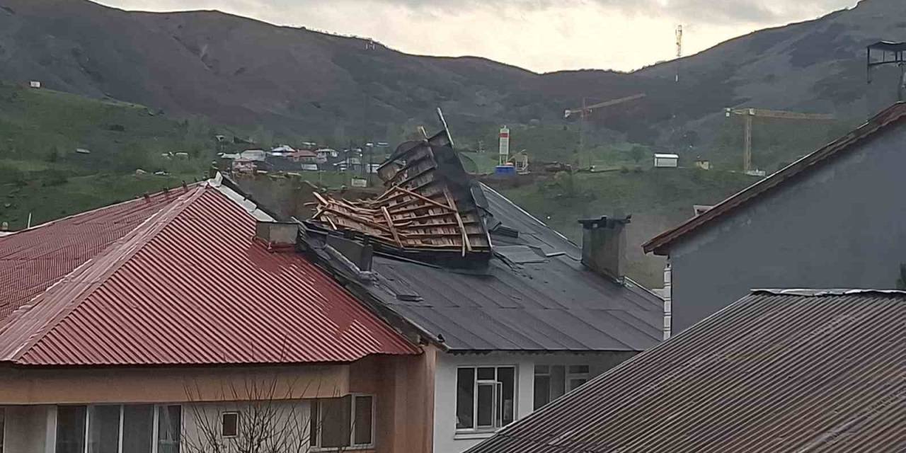 Tunceli’de Fırtına Etkili Oldu, Çatılar Uçtu, Ulaşımda Aksamalar Yaşanıyor