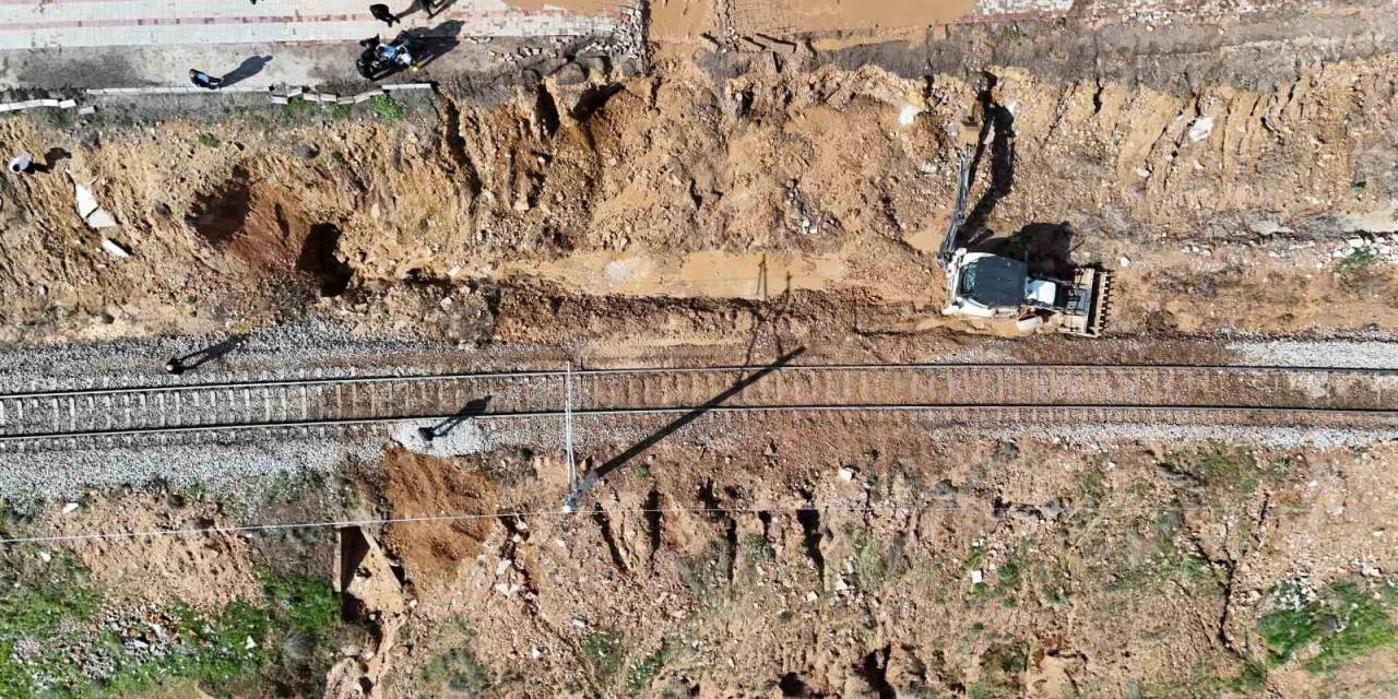Kırıkkale’de Sağanak Yağış Hayatı Felç Etti: Tren Seferleri Durdu, Ev Ve İş Yerlerini Su Bastı