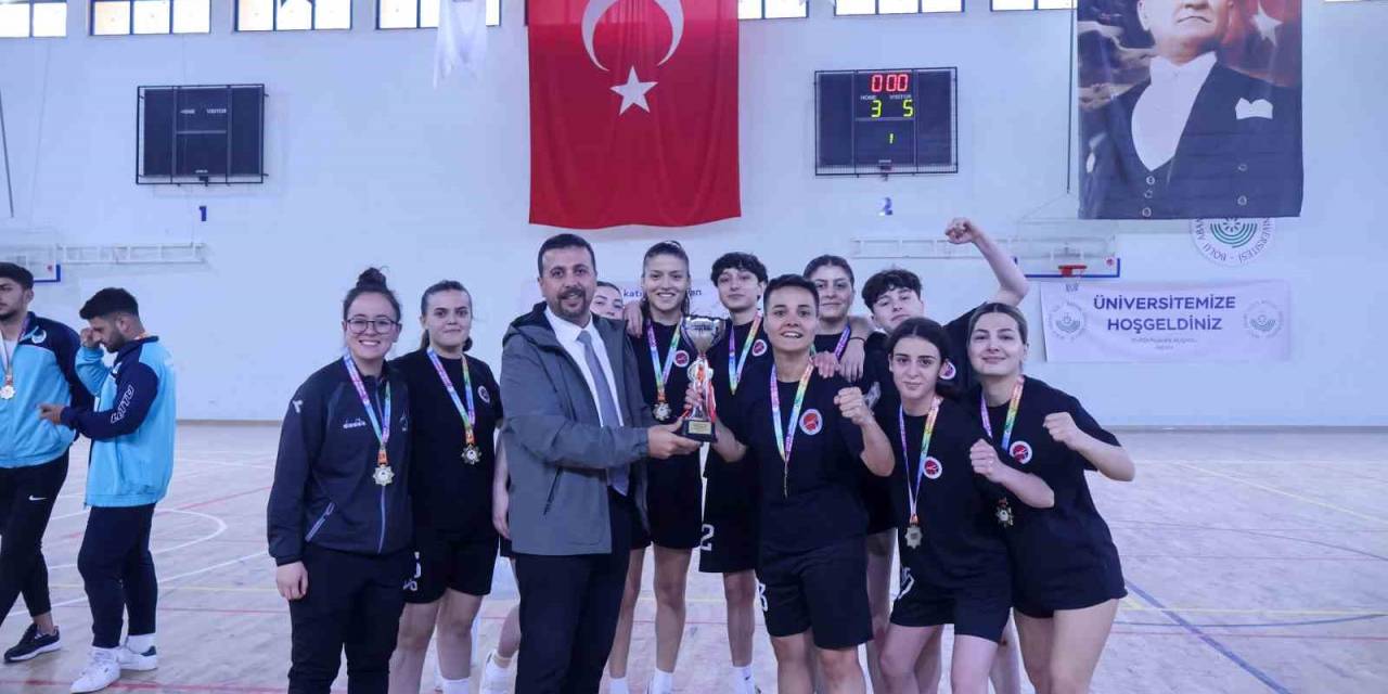 Kastamonu Üniversitesi Kadın Futsal Takımı, Namağlup Şampiyon Oldu