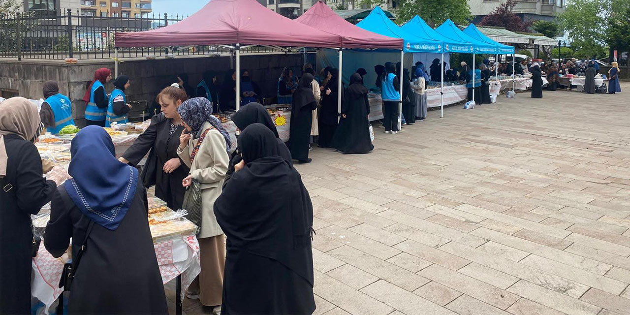 Rize'de Dayanışma Rüzgarı Esti: Hayır Çarşısı Yoğun İlgi Gördü
