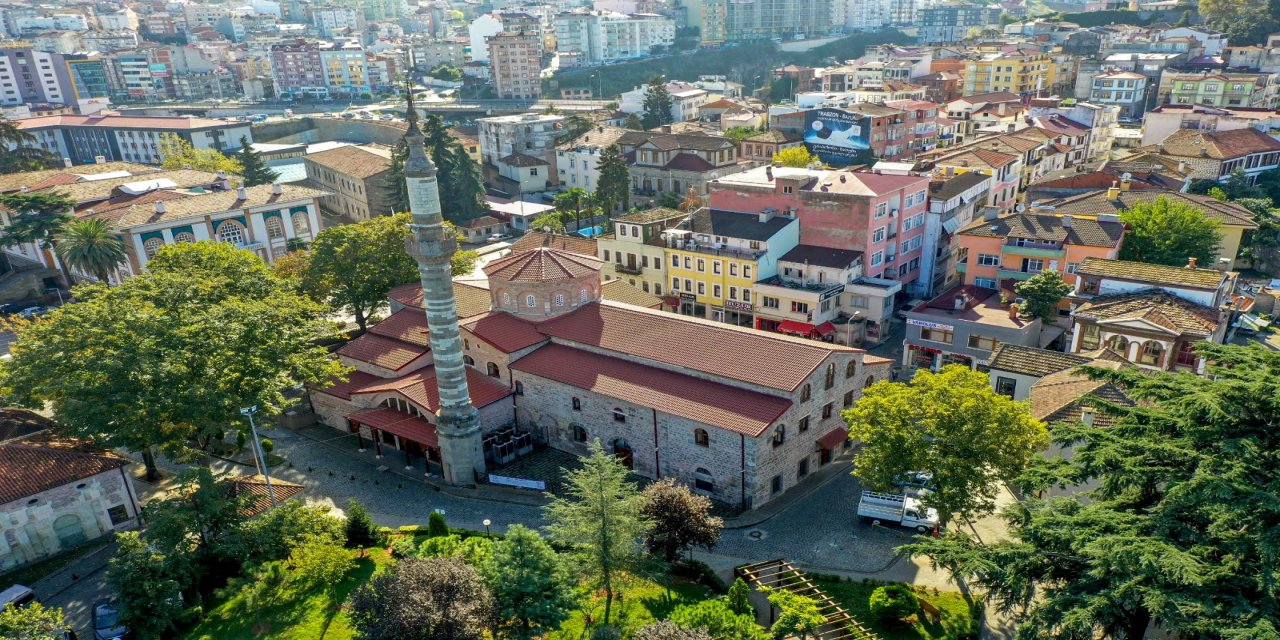 17 asırlık camide tarihe yolculuk