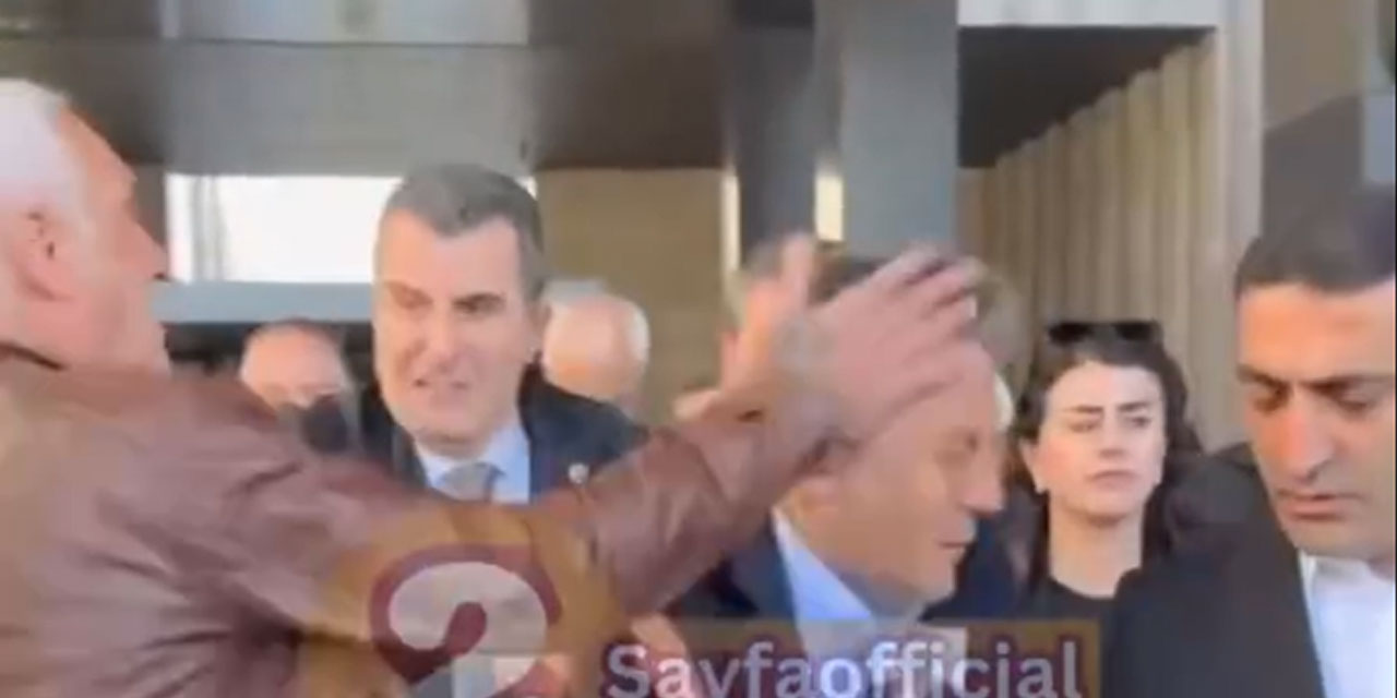 Özgür Özel'e cenaze töreni çıkışında yumruklu saldırı