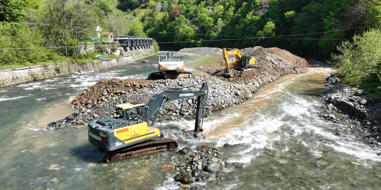 Rize İl Özel İdaresi Afetlere Karşı Alarmda: Köy Köy Dere ve Menfez Temizliği Yapılıyor