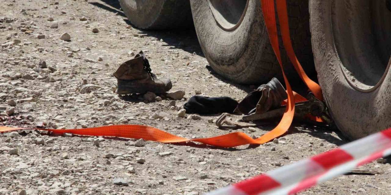 Tonlarca Tomruk Üzerine Devrildi, Hastanede Hayatını Kaybetti