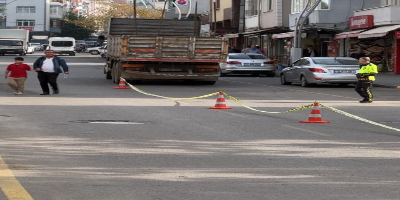 Yolun karşısına geçerken kamyonun çarptığı kadın öldü
