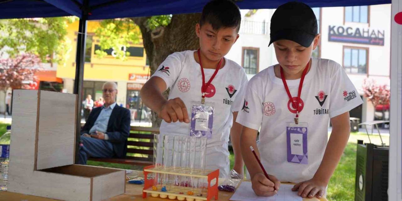 Sındırgı’da Bilim Fuarı Düzenlendi