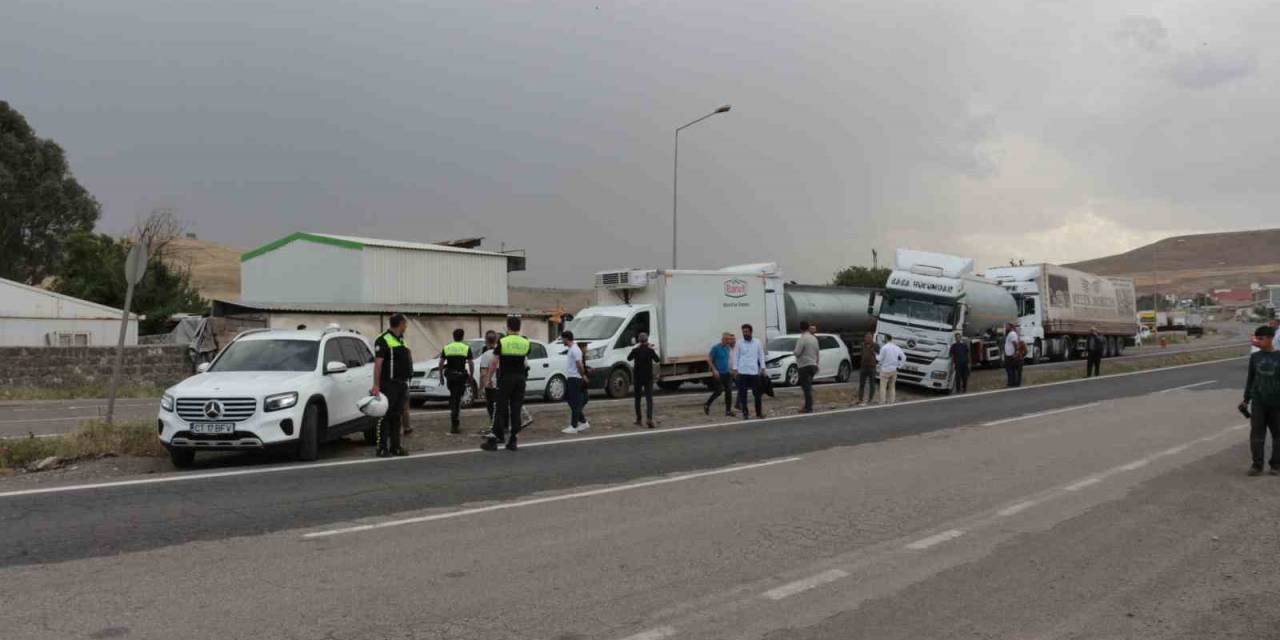 Şırnak’ta 6 Aracın Karıştığı Maddi Hasarlı Zincirleme Kaza