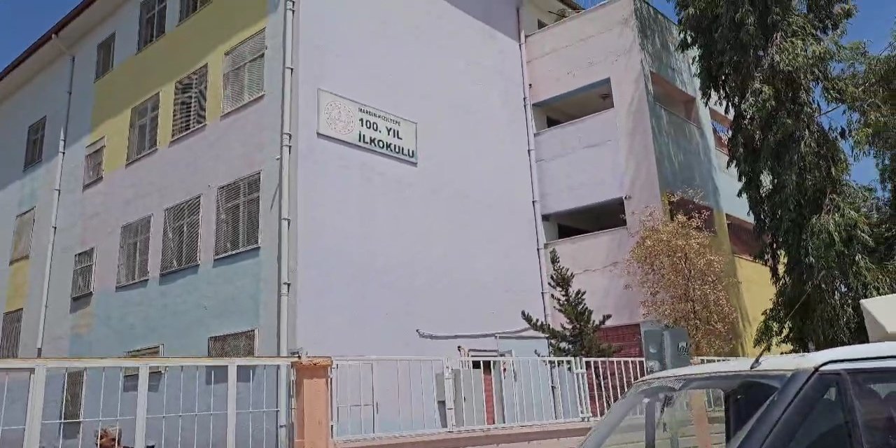 Okulun bahçesinde silahlı saldırıya uğrayan öğretmen öldü