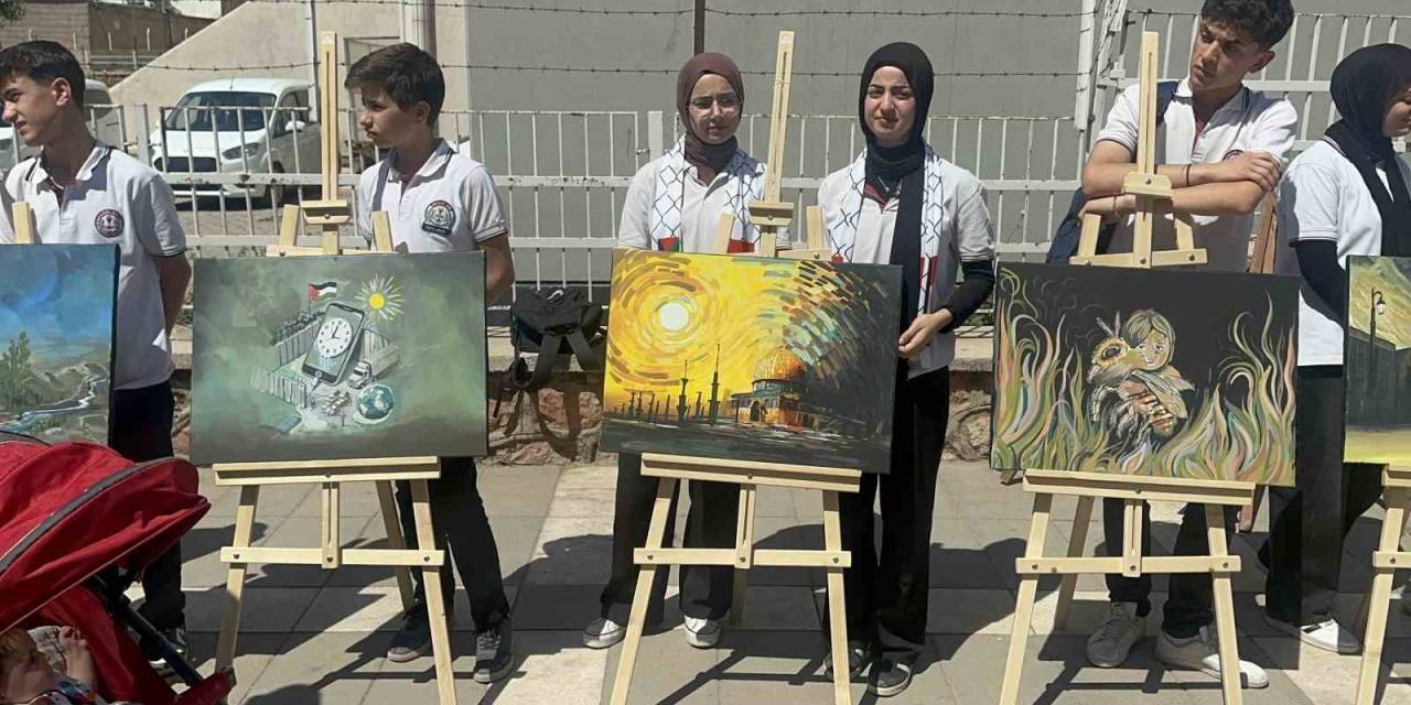 Öğrenciler Gazze’deki Acıyı Ve Direnişi Tuvale Yansıttı