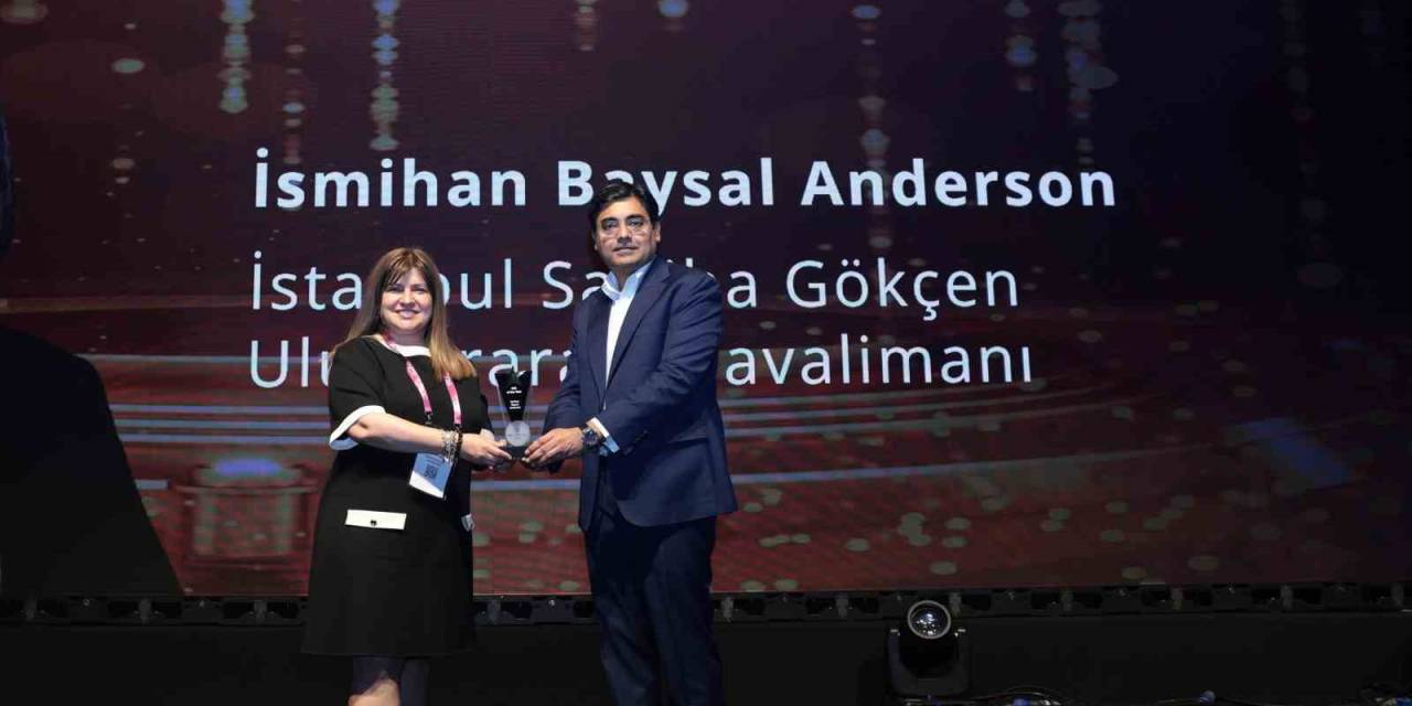 Üretken Yapay Zeka Asistanı Savvy, İstanbul Sabiha Gökçen’e Yılın En İyi Cıo’su Ödülünü Getirdi
