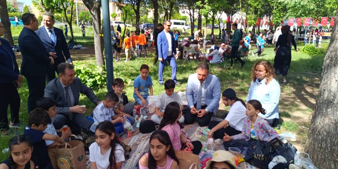 Manisa’da 33 Okulun Öğrencileri Çocuk Şenliği Ve Piknikte Buluştu