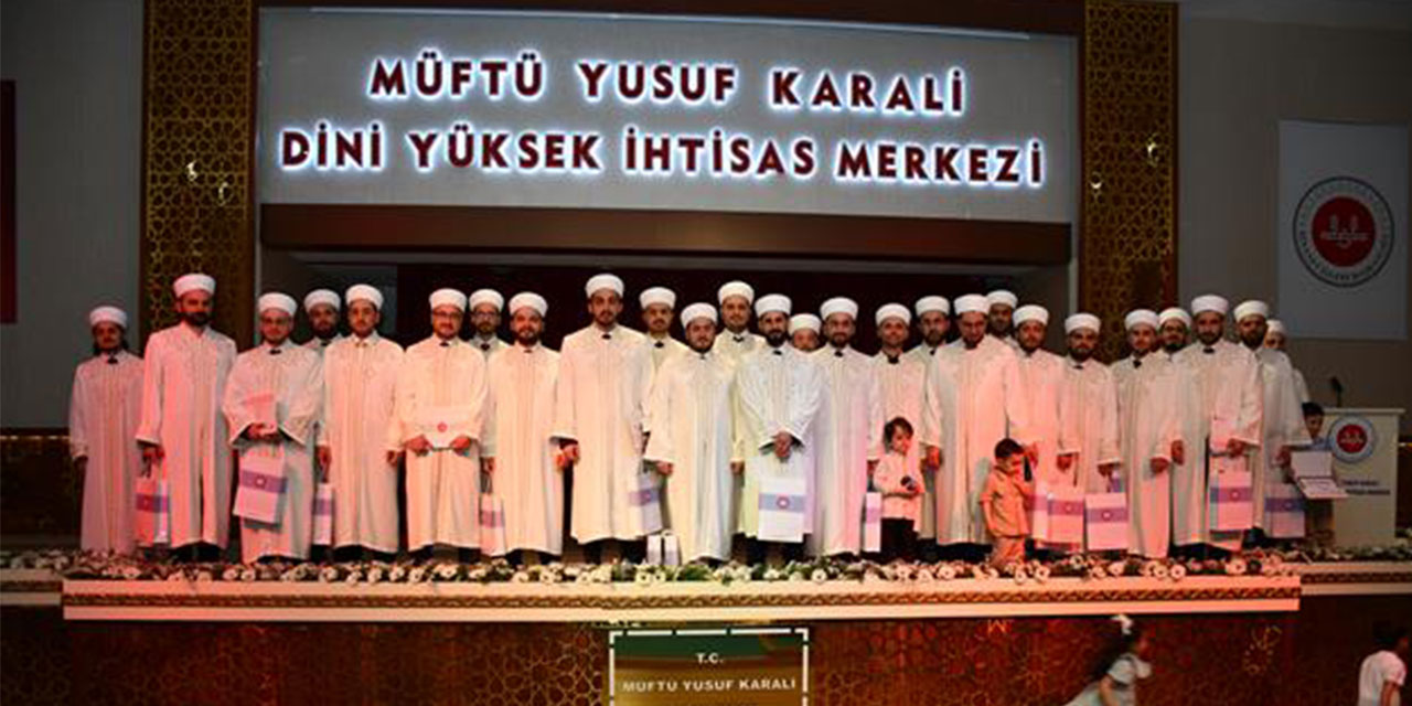 Rize Müftü Yusuf Karali Dini Yüksek İhtisas Merkezinde mezuniyet heyecanı