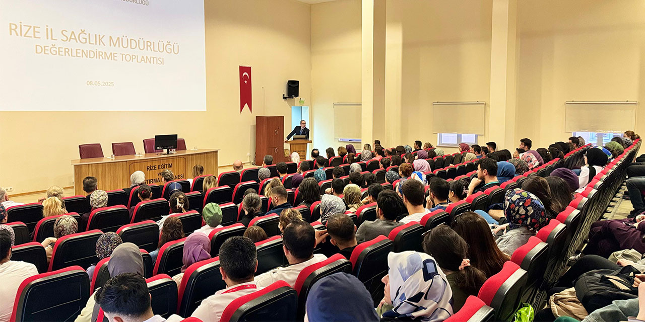 Rize'de Sağlık Bakım Hizmetleri Süreci Değerlendirme Toplantısı Gerçekleştirildi