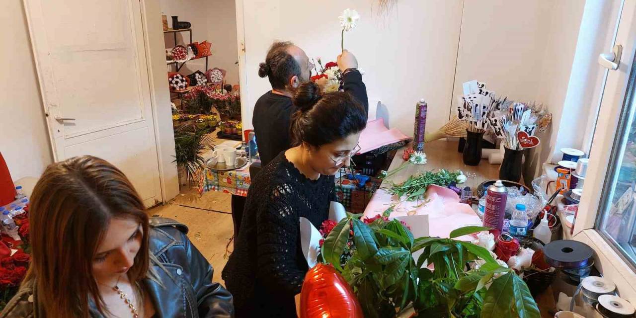 Çiçekçilerin ’anneler Günü’ Mesaisi