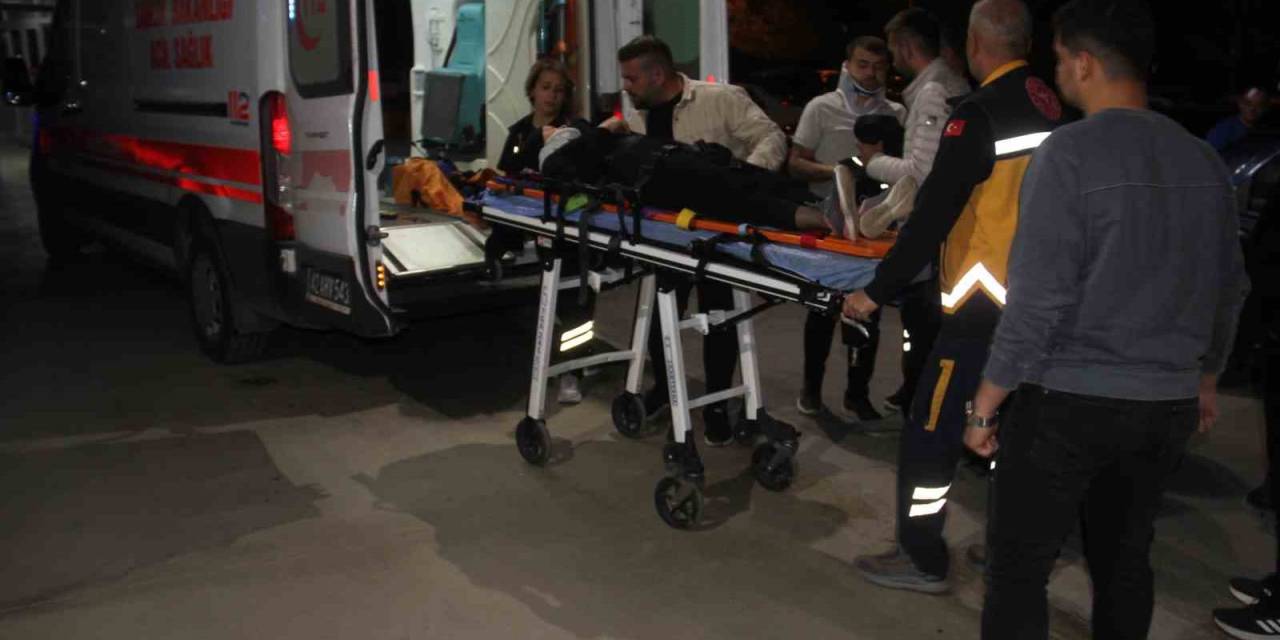 Yayalara Çarpan Motosikletli Kaçtı: 3 Yaralı