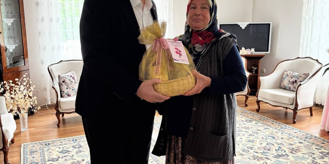 Başkan Yılmaz, Şehit Annesinin Anneler Gününü Kutladı
