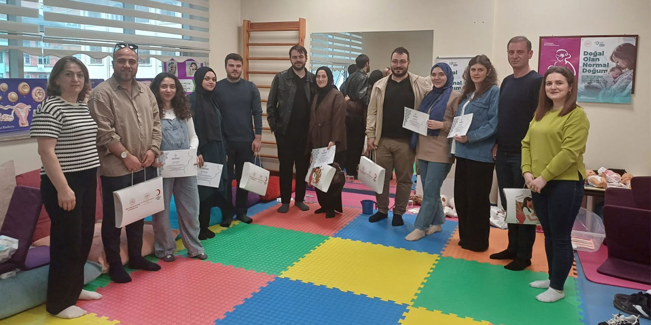 Rize İl Sağlık'tan Anne ve Baba Adaylarına Ücretsiz "Gebe Okulu" Eğitimi