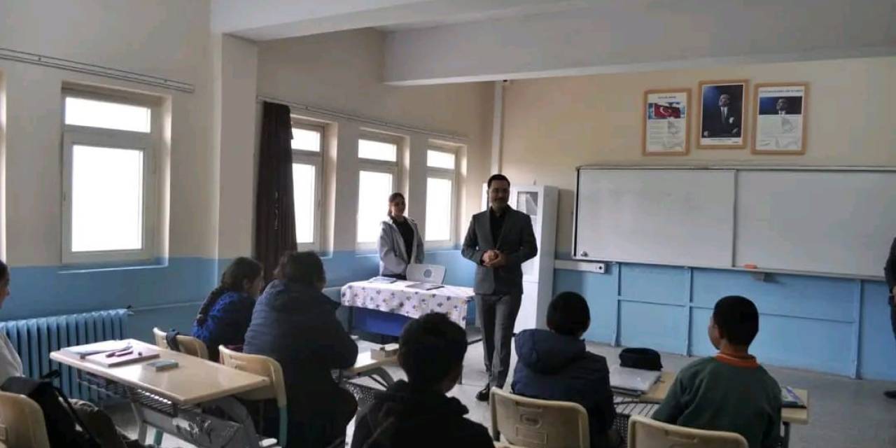 Kaymakam Demirtaş, Öğretmen Ve Öğrencilerle Buluştu