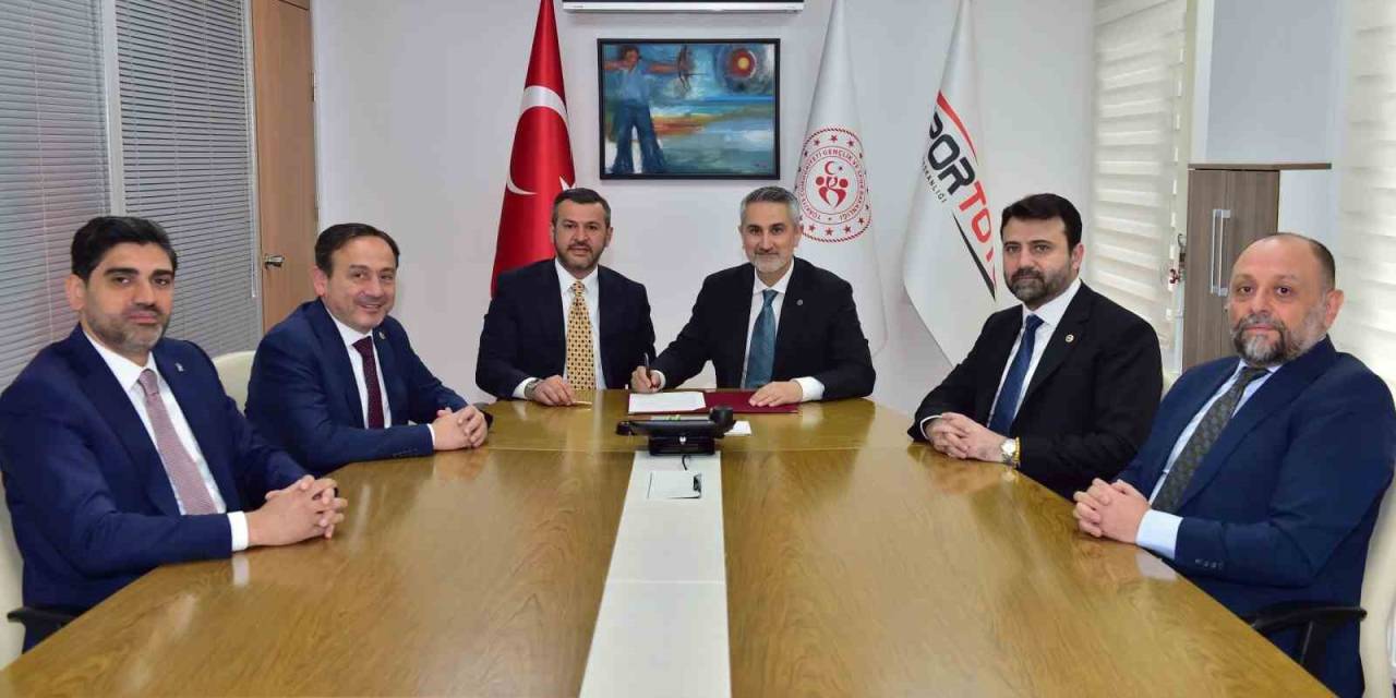 Karabük’ün 28 Mahallede Spor Alanları Yenileniyor