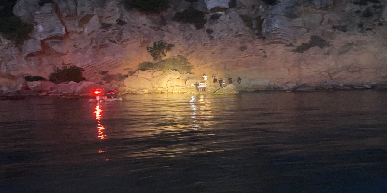 Balık tutarken 20 metreden denize düşüp yaralandı