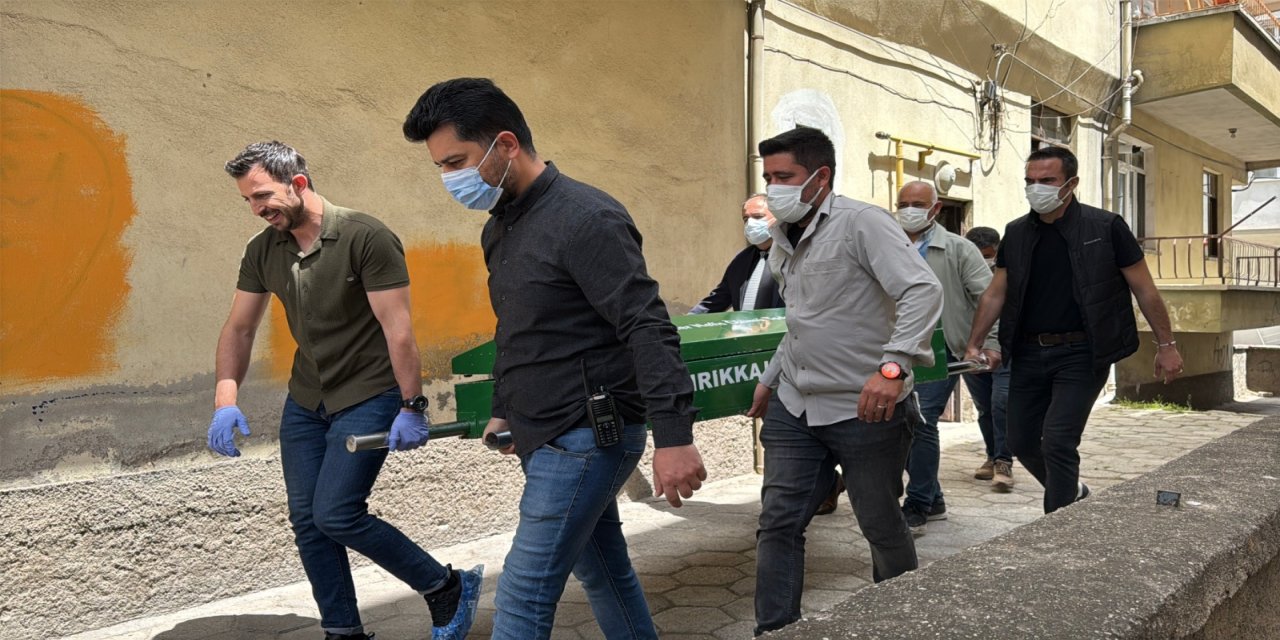 Çilingirle girilen evde, derin dondurucuda parçalanmış ceset bulundu