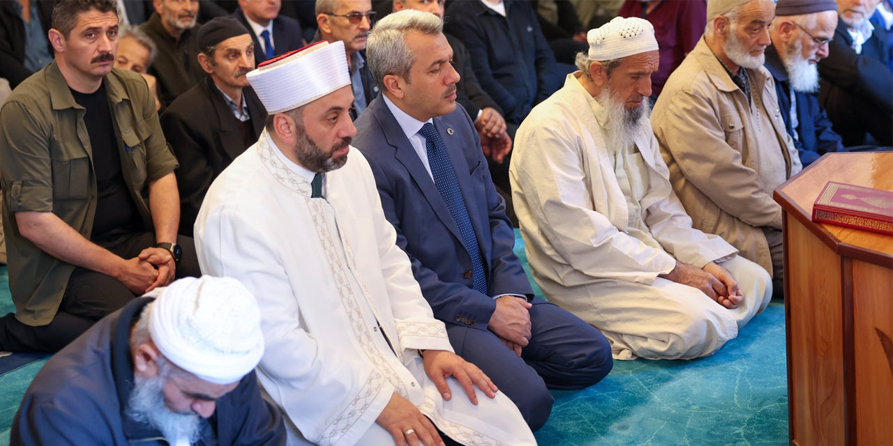 Rize'de 2025 Yaş Çay Sezonu Açılışı: Mevlid ve Dua Programı Düzenlendi