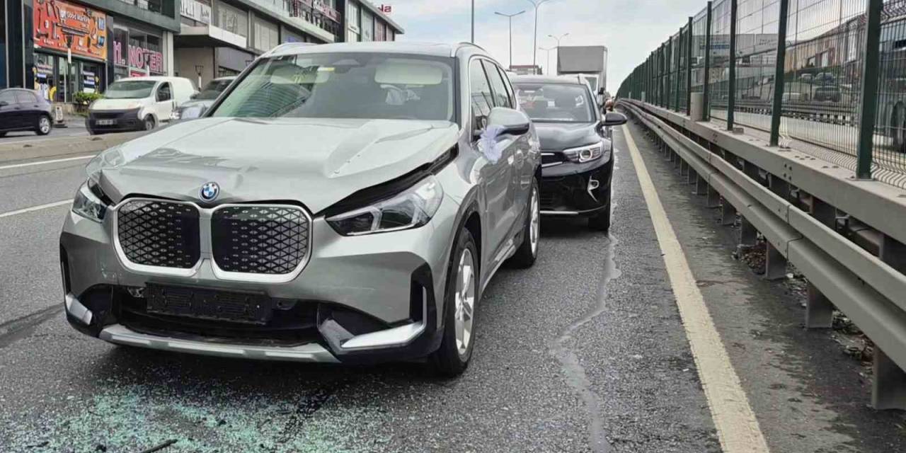 Beylikdüzü’nde Düğün Konvoyunda Zincirleme Kaza: 3 Yaralı