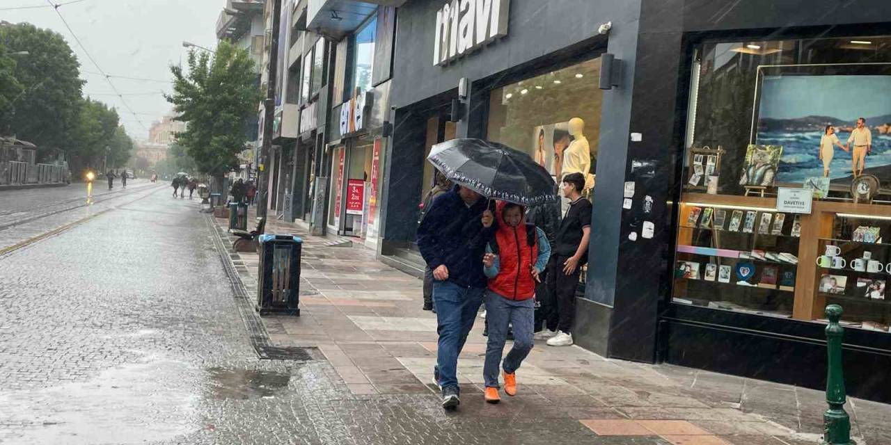 Eskişehir’de Yağmur Vatandaşlara Zor Anlar Yaşattı