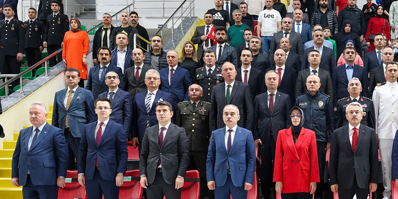 Rize'de 19 Mayıs Coşkusu: Gençlik ve Spor Bayramı Törenlerle Kutlandı