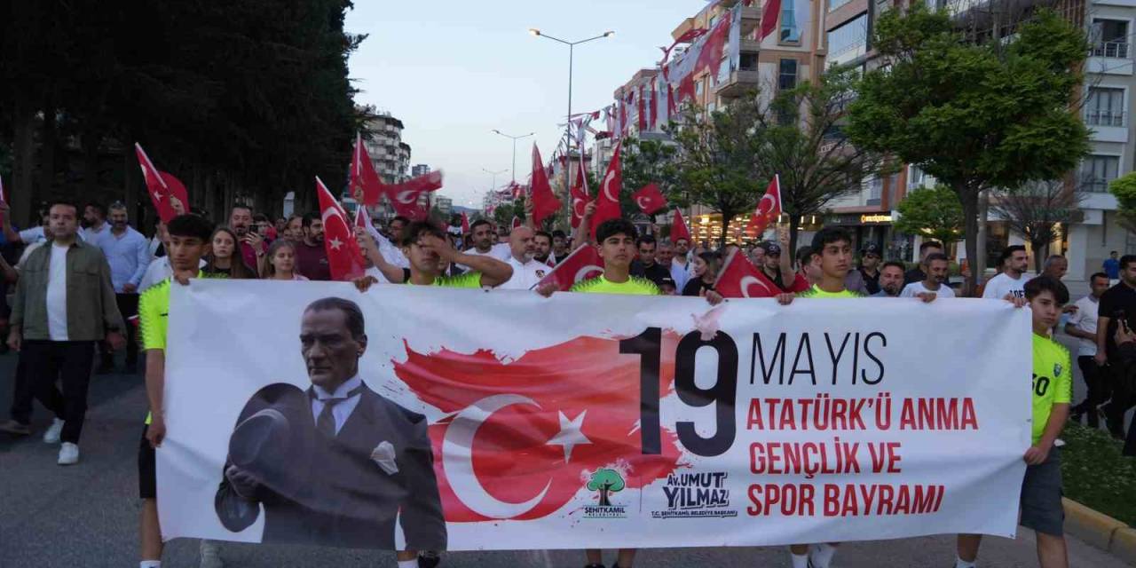 Gaziantep’te 19 Mayıs "Bayraklı Gençlik Yürüyüşü" İle Kutlandı