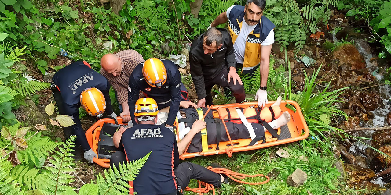 Rize'de arazide çalıştığı sırada ayağından yaralanan kişiyi ekipler kurtardı