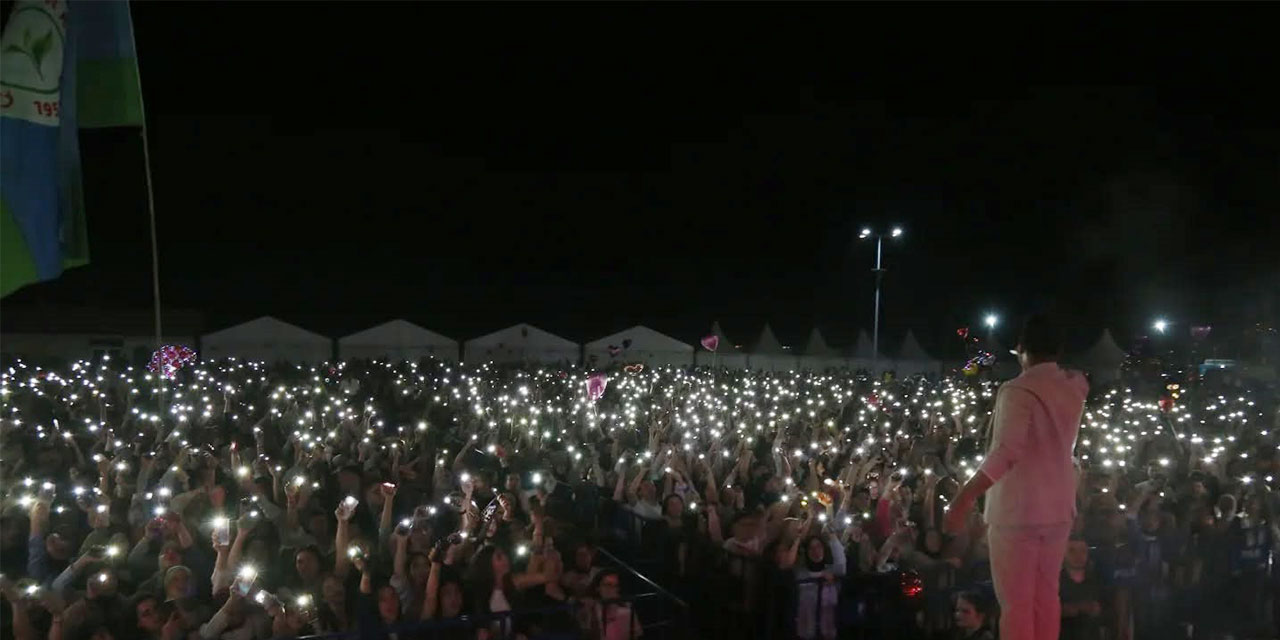 Rize'deki Konser Tartışması Büyüyor: Sunucu Alsay'dan Savunma, Gözler Belediye Başkanına Çevrildi