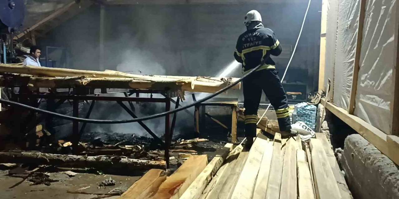 Burdur’da Hizar Atölyesinde Çıkan Yangın Kısa Sürede Söndürüldü