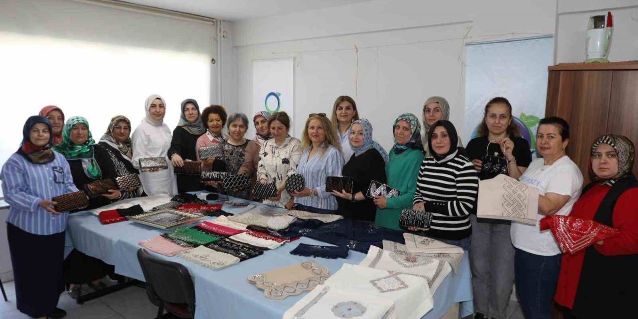 Kadınlar, Tel Kırma Ürünleri Yaparak Aile Ekonomine Katkı Sağlıyor