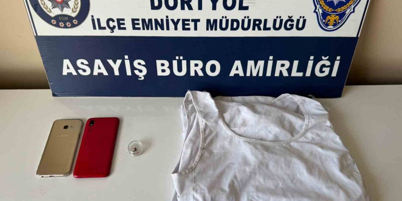 Ehliyet Sınavında Kopya Çekmek İsteyen Şahıs Kulaklığı Takarken Yakayı Ele Verdi