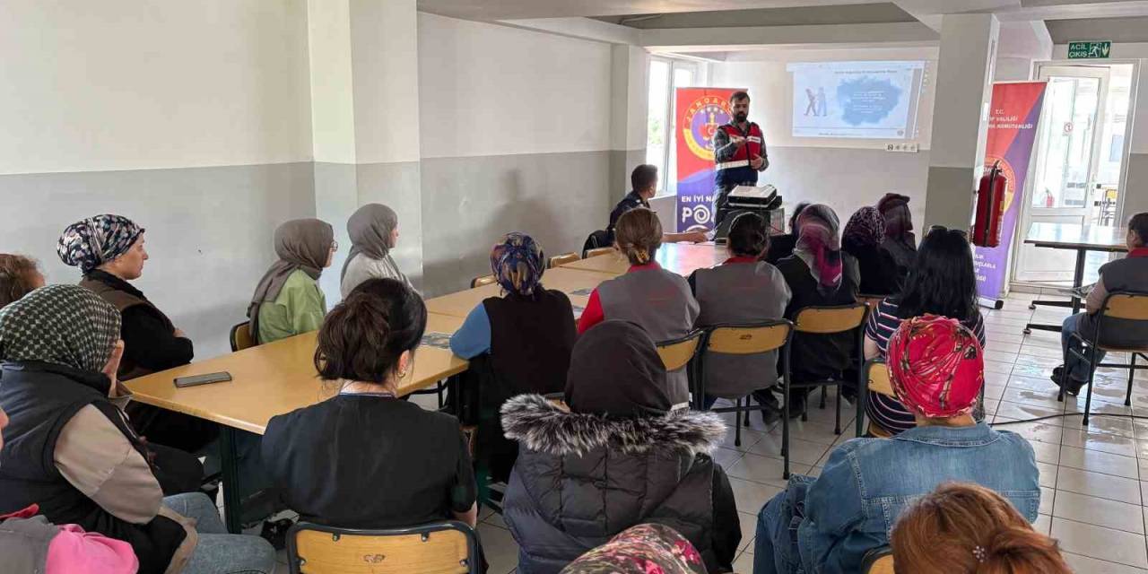 Gerze’de 104 Anneye Uyuşturucuyla Mücadele Eğitimi