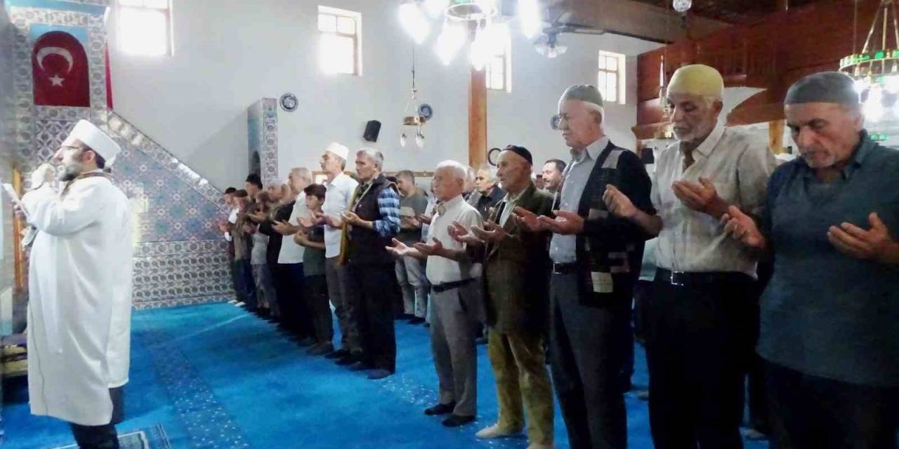 Emet Yeniceköy’de Binlerce Kişinin Katıldığı Yağmur Duası