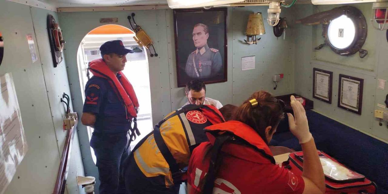 Karadeniz’de Rahatsızlanan Gemi Personeli İçin Ekipler Seferber Oldu