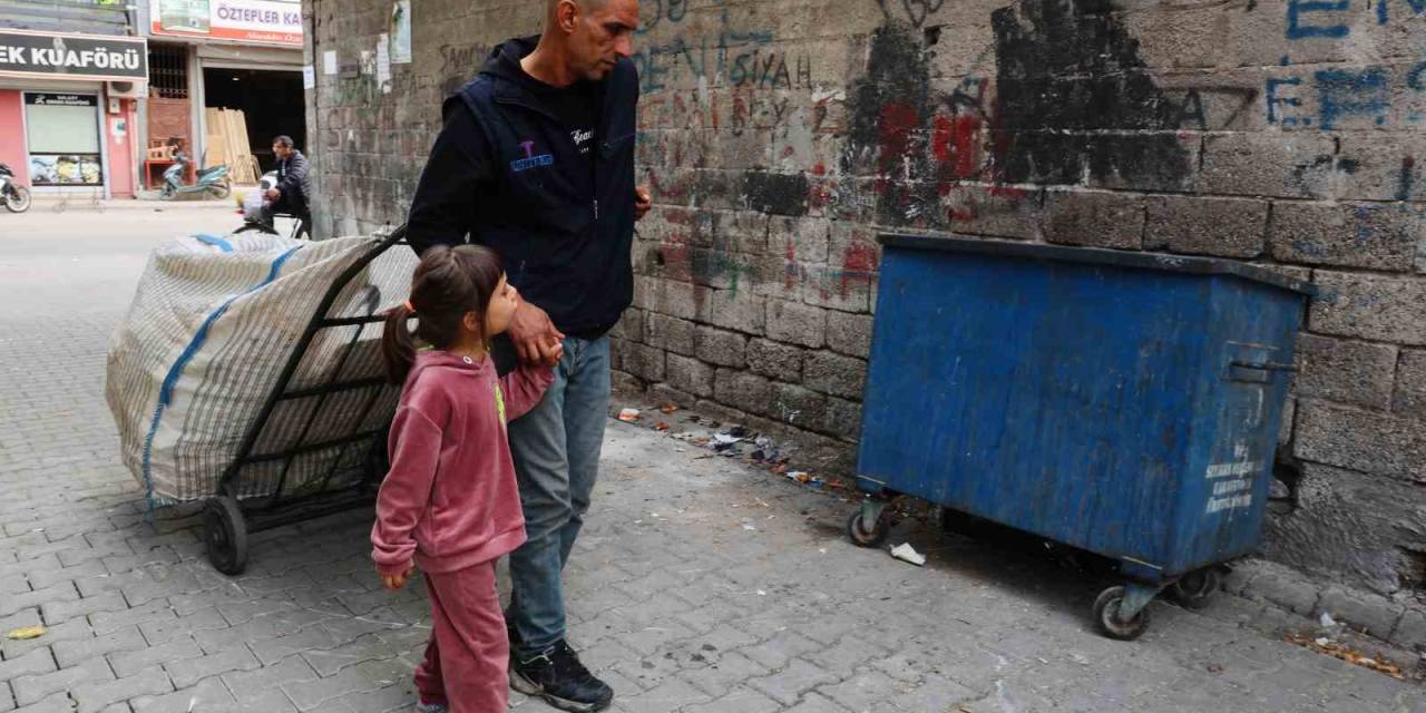 Henüz 6 Yaşında Babasının Görmeyen Gözleri Oldu