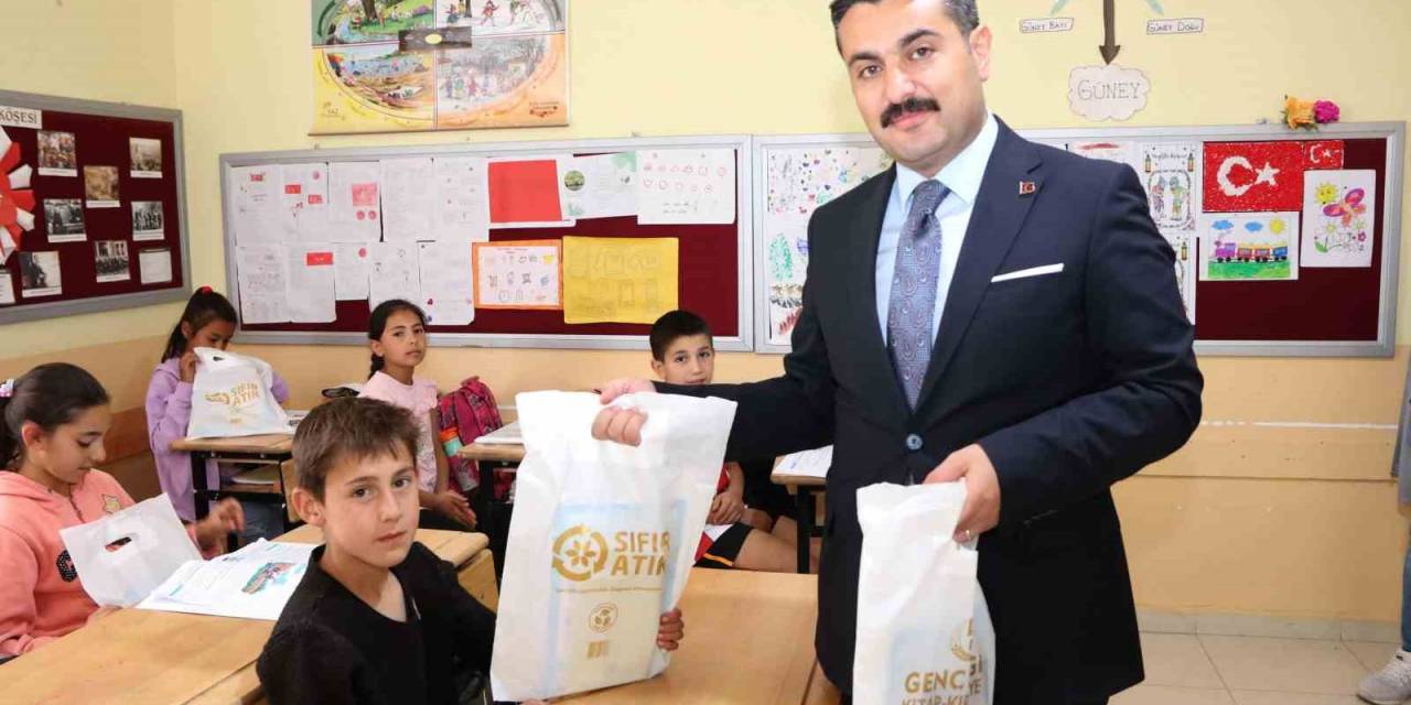 Bağışlanan 15 Bin Kitap Okullara Dağıtılacak