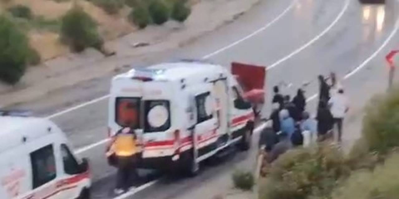 Edremit’te Trafik Kazası Sonrası Facianın Eşiğinden Dönüldü