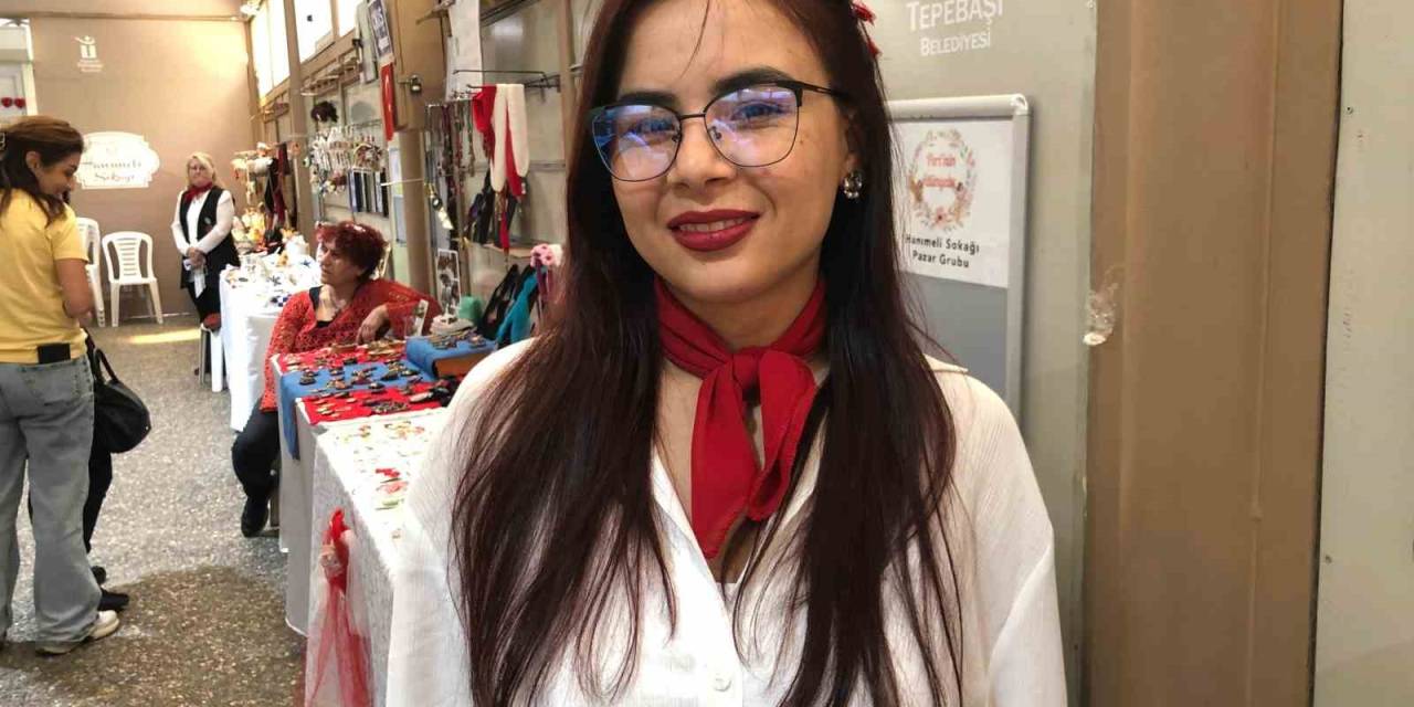 Yurt Dışından Gelip Hanımeli Sokağı’nda 3 Boyutlu Baskı İle Ürettiği Ürünleri Satıyor