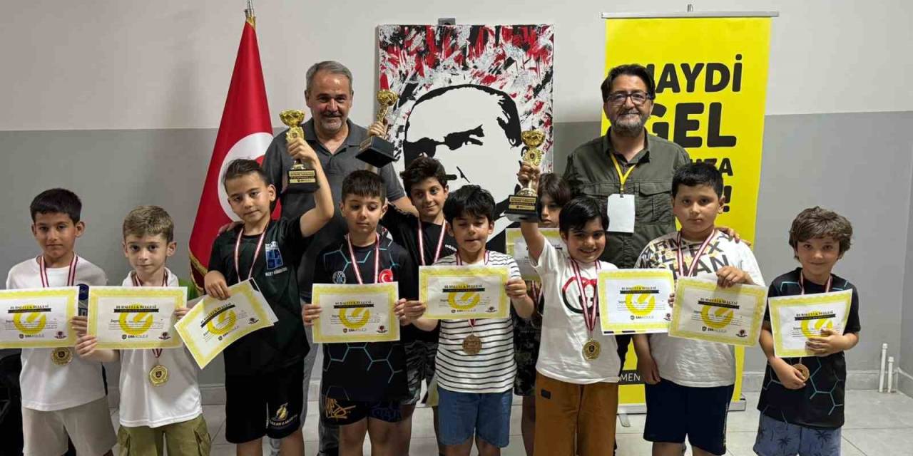 İzmir’de, 19 Mayıs Satranç Turnuvasına 110 Sporcu Katıldı