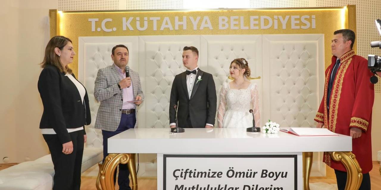 Vali Musa Işın, Nikâh Töreninde Genç Çiftin Mutluluğuna Ortak Oldu