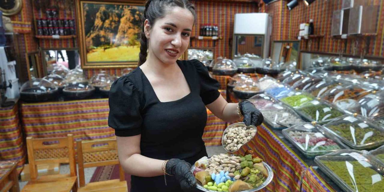 Gaziantep’te Damat Tepsileri Hazırlanmaya Başlandı