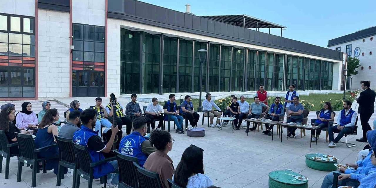 Milletvekili Bozgeyik Üniversiteli Gençlerle Buluştu