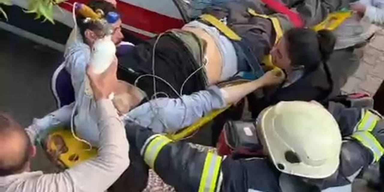 Çatıda Fenalaşan Adamın İmdadına İtfaiye Koştu